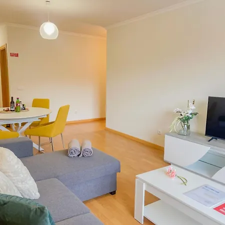 Sandie's Serene Caniço