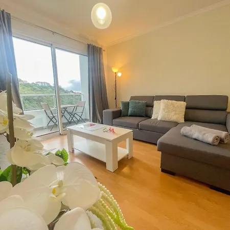 Sandie's Serene Caniço