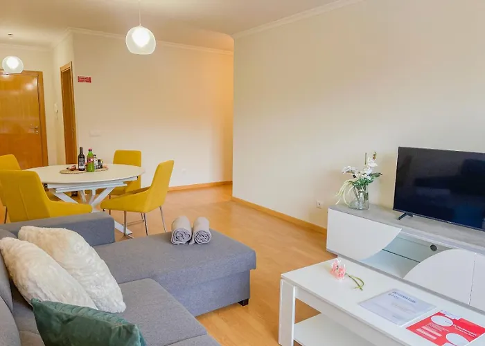 Sandie's Serene Caniço